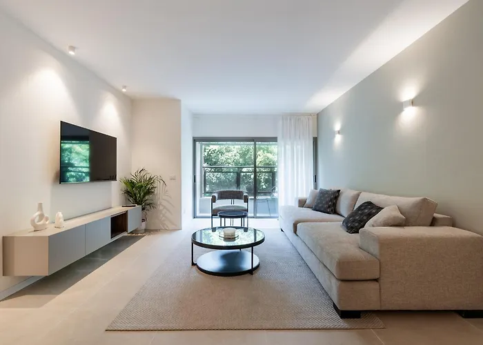 Dizengoff Deluxe Retreat