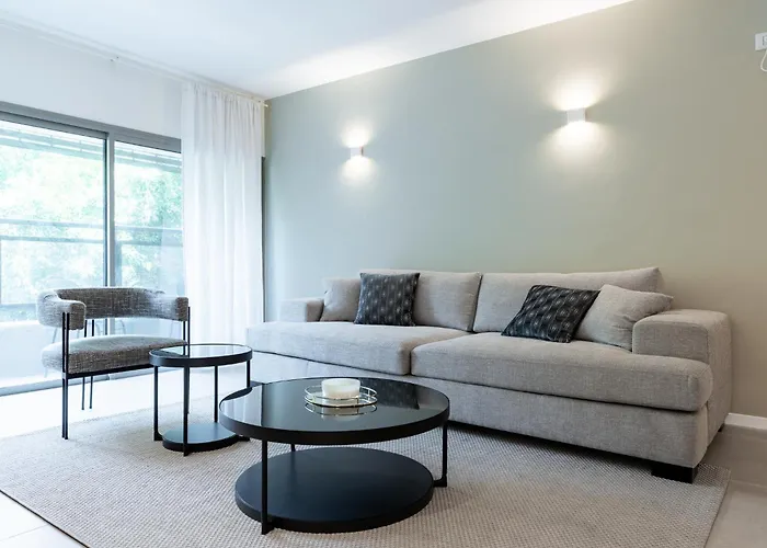 Dizengoff Deluxe Retreat